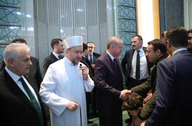 Son dakika: Başkan Erdoğan Cuma namazını Millet Camisi'nde kıldı-2