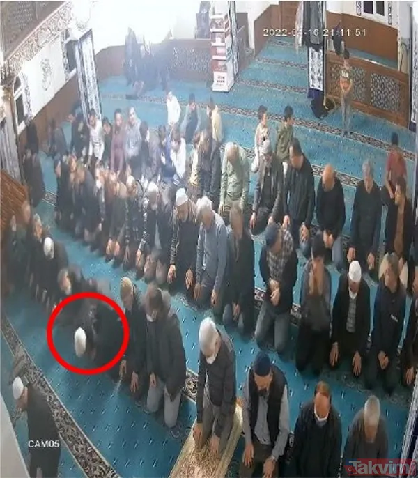 Camide teravih namazı kılarken kalp krizi geçirip hayatını kaybetti - 5