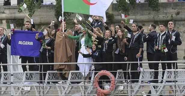 Olimpiyat Oyunları’na o kare damga vurdu | Katledilen Cezayirliler unutulmadı! Oyunculardan anlamlı hareket