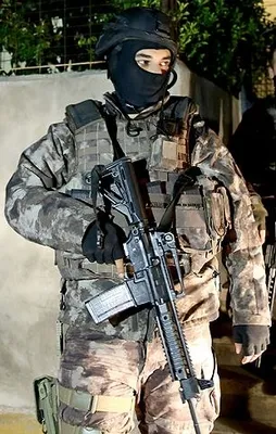 İstanbul'da terör operasyonu: 27 gözaltı var