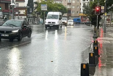 Yurt genelinde sıcaklıklar düşüyor! İstanbul güne sağanakla uyandı | Yağışlar devam edecek mi? İşte detaylar...