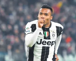 Alex Sandro kapışması