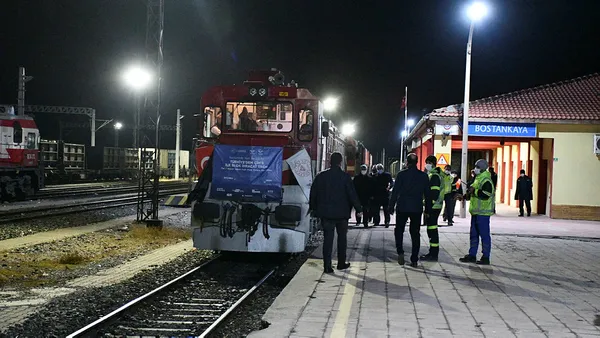 turkiyeden-cine-gidecek-ilk-ihracat-treni-sivasta-1607371063952.jpg Türkiye'den Çin'e gidecek ilk ihracat treni Sivas'ta!-3
