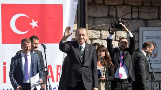 Erdoğan Sırbistan'da konuşurken, FETÖ yuhalandı-7