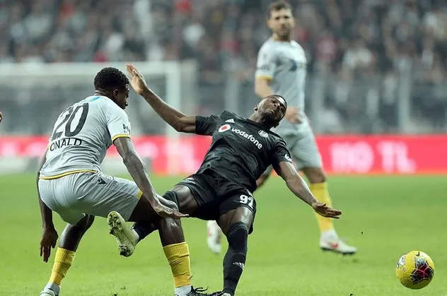Kartal evinde fırsat tepti! Beşiktaş 0-2 Yeni Malatyaspor (MAÇ SONUCU)