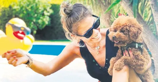 Esra Eron köpeği Moka ile poz verdi