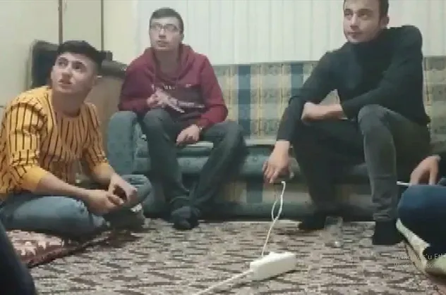 Sosyal medyada binlerce kez izlenen videodaki Konyalı gençler konuştu! Güneş sistemini tartışmışlardı...