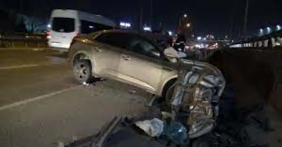 Otomobil istinat duvarına çarptı: 2 yaralı