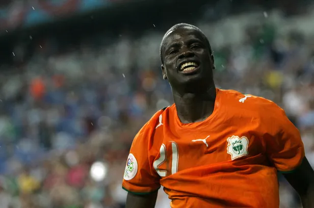 emmanuel-eboue-oldu-mu-emmanuel-eboue-kimdir-kac-yasinda-ve-nereli-1616096849175.jpg Emmanuel Eboue öldü mü? Emmanuel Eboue kimdir, kaç yaşında ve nereli?-4