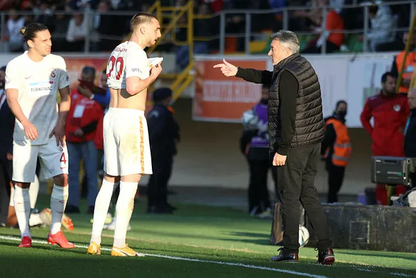galatasaray-teknik-direktoru-domenec-torrentin-son-maci-olabilir-1644308072187.jpg Galatasaray Teknik Direktörü Domenec Torrent'in son maçı olabilir...-6