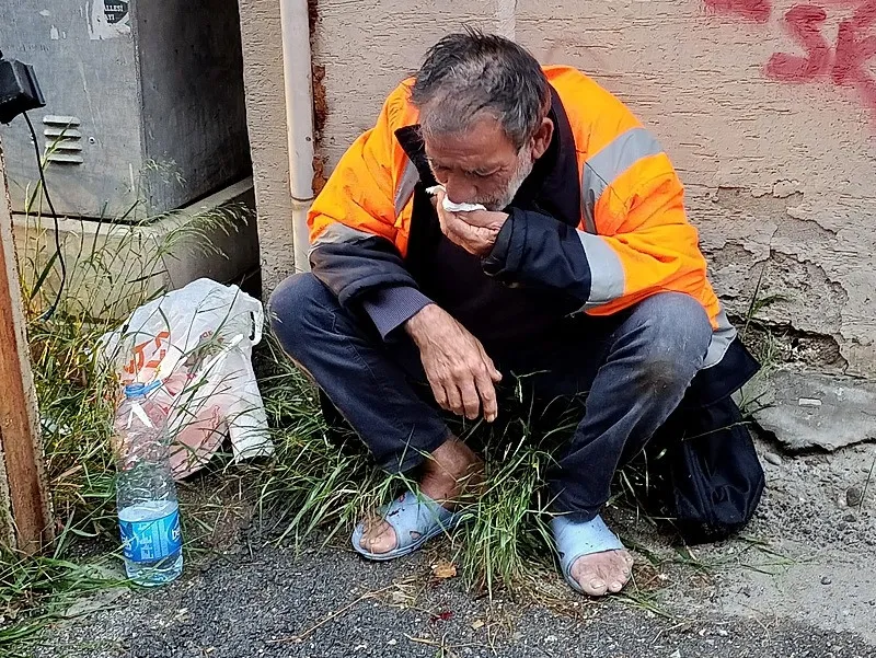 adanada-evsiz-adami-darbeden-cocuklar-yakalandi-ev-hapsi-karari-1777989425659.jpeg Adana'da evsiz adamı darbeden çocuklar yakalandı: Ev hapsi kararı!-1