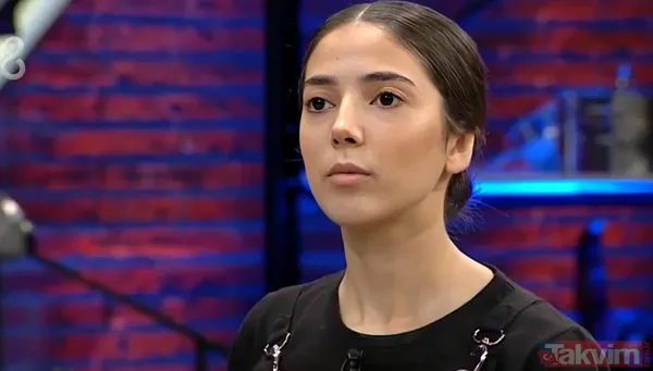 Masterchef Ayyüce bambaşka biri oldu 'camsız evde yaşadım' diyordu! Pembe saçlarını gören küçük dilini yuttu Ayyüce Kamit... - 2