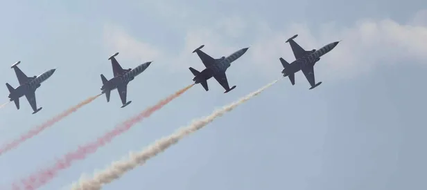 Türk Yıldızları şehit Eren Bülbül için uçtu