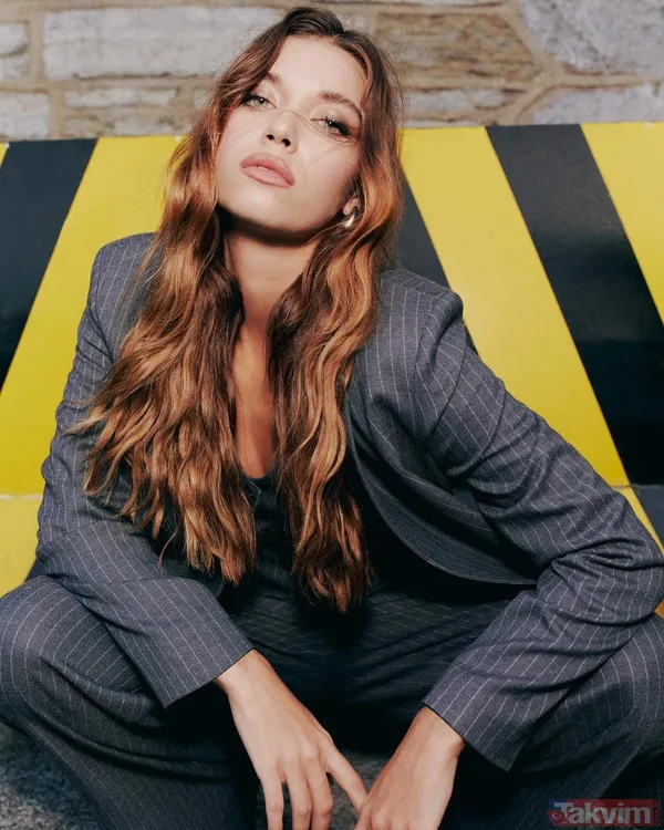 Yalı Çapkını'nın Seyran'ı Afra Saraçoğlu'nu hiç böyle görmediniz! Çocukluk fotoğrafını gören inanamadı! "Bu gözler halis mi" - 1