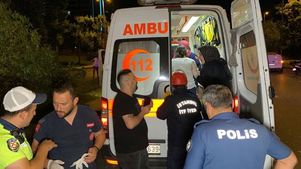 istanbul-kartalda-orta-refujdeki-agaclara-carpan-otomobil-takla-atti-yaralilar-var-1656732735867.jpg İstanbul Kartal'da orta refüjdeki ağaçlara çarpan otomobil takla attı! Yaralılar var-7