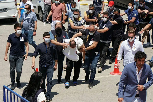Muğla'da polis memuru Ercan Cangöz'ü şehit edenler adliyeye sevk edildi! Dikkat çeken görüntü!-3