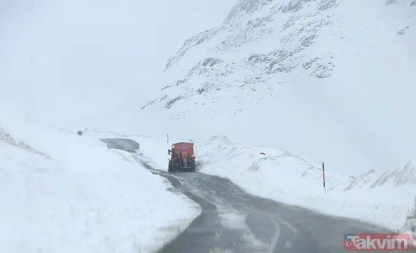 Mayıs ayının ortasında Van Bahçesaray'a 20 santimetre kalınlığında kar yağdı! Yazlık lastiği olanlar yolda kaldı besiciler zor anlar yaşadı - 10
