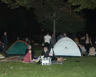 Deprem sonrası İstanbullular dün geceyi de parklarda geçirdi