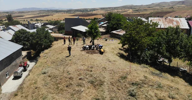 Tunceli'de 9 bin yıl öncesine ait bulgular elde edilen Tozkoparan Höyüğü'nde kazılar başladı! 4 ay sürecek
