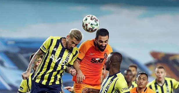 Fenerbahçe-Galatasaray derbisinde tartışmalı an! Galatasaray bu pozisyonda penaltı bekledi