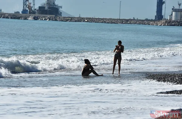Antalya'da yılın ilk gününde deniz keyfi! 'Deniz suyu sıcak' - 2