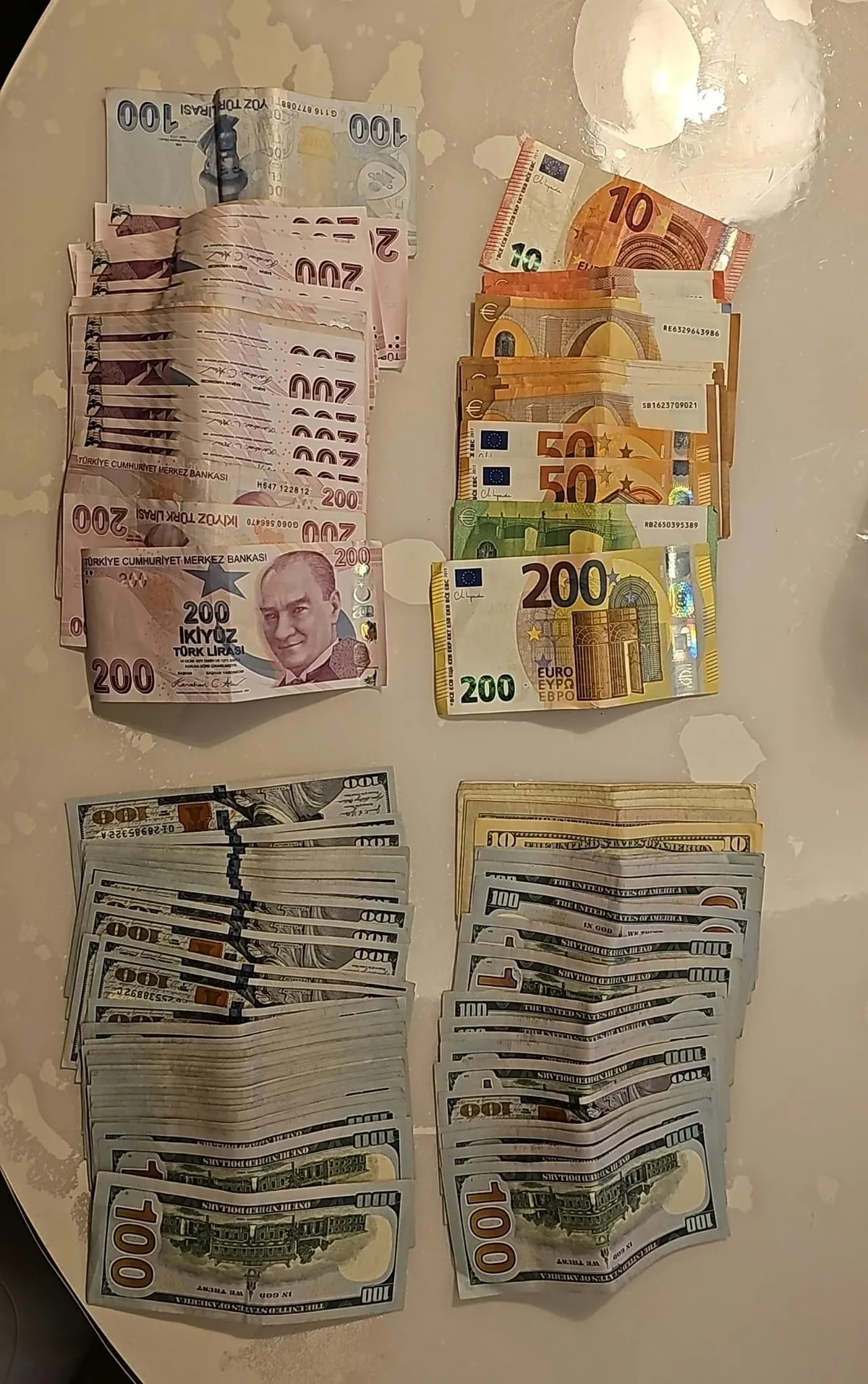 1793081997871.jpg DEAŞ'ın finans ağına darbe! Ankara merkezli operasyonda 16 şüpheli yakalandı: 2 milyon 135 bin liralık para ve altına el konuldu-6