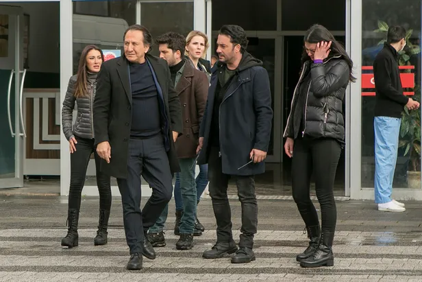 arka-sokaklarda-kacan-kacana-7si-de-ilisigini-kesti-merve-oflaz-oya-akar-derken-simdi-de-1629446464999.jpg 7'si de ilişiğini kesti! Merve Oflaz, Oya Okar derken şimdi de... Arka Sokaklar'da kaçan kaçana!-7