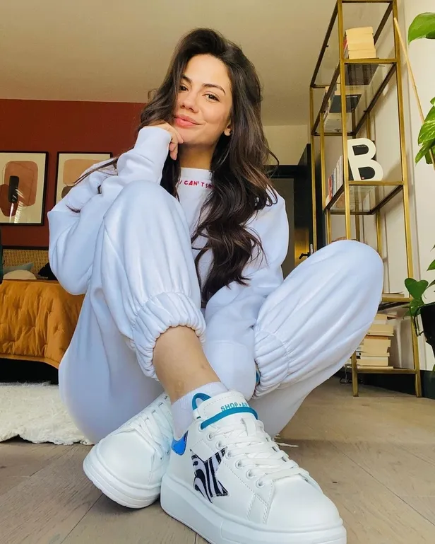 Demet Özdemir'in ne kaybettiğine dön bir bak pozuna olay sözler 'sonunda bekar Oğuzhan'la bitti mutluyuz' Sıfır makyaj sıfır model-8