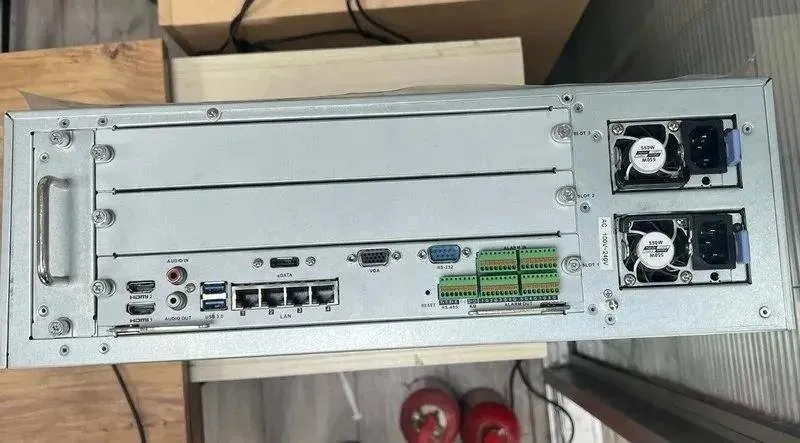 Ele geçirilen harddisk ve ekipmanlar (SABAH)