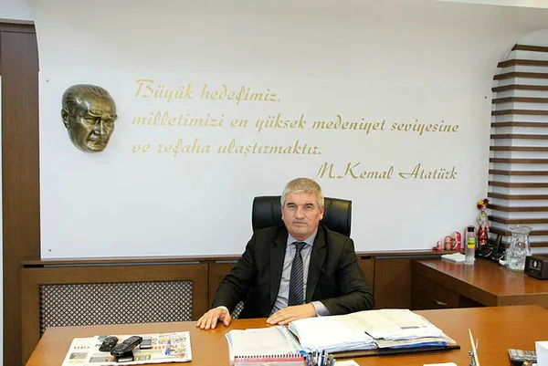 chpli-eski-tekirdag-kapakli-belediye-baskani-taciz-suclamasiyla-gozaltina-alindi-1602324110598.jpg CHP'li eski Tekirdağ Kapaklı Belediye Başkanı, taciz suçlamasıyla gözaltına alındı-2