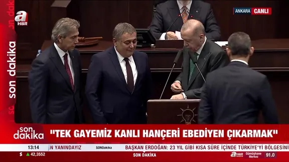 Başkan Erdoğan AK Parti'ye katılan belediye başkanlarına rozetlerini taktı