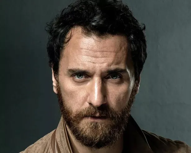 yali-capkini-dizisinde-sabirlari-zorlayacak-2-ayrilik-karari-biri-yetmedi-ikisi-birden-1682419796374.jpg 1'i yetmedi 2'si birden... Yalı Çapkını'nda sabırları zorlayacak ayrılık yaşandı!-3