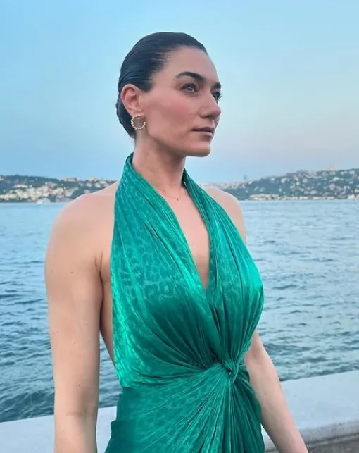 final-iddialari-arasinda-kral-kaybederseye-bomba-transfer-geldi-1763496306175.jpg Final iddiaları arasında Kral Kaybederse'ye bomba transfer geldi-3