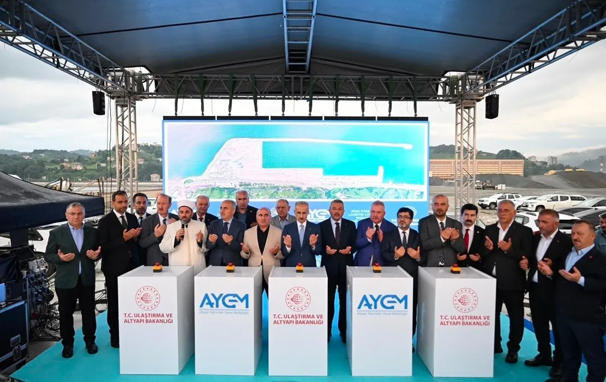 1786985892261.jpeg Karadeniz'deki lojistik gücünü taçlandıracak! İyidere Lojistik Limanı'nda kritik aşama tamam: Ana mendirekte son beton döküldü-5