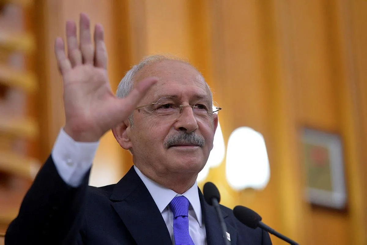 15 Temmuz’a tiyatro deyip kahve yudumlayarak takip eden Kemal Kılıçdaroğlu şimdi de 104 amirali aklama peşinde