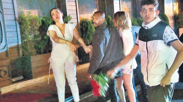 Futbolcu Manuel Fernandes ve Emre Çolak eğlence turunda terör estirdi!