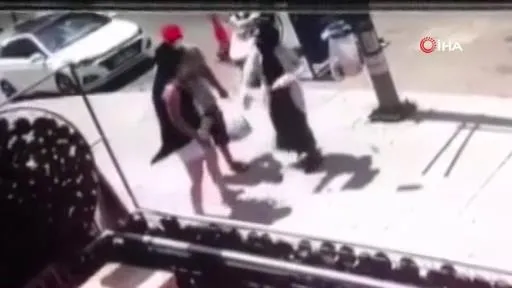 Küçükçekmece’de başörtülü kadına şişeli saldırı! “Birden küfür edip, saldırmaya başladı”-5