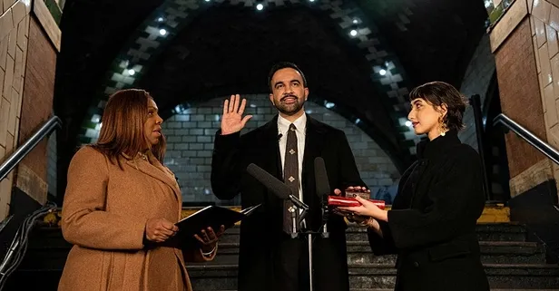 New York'ta bir ilk: İlk Müslüman Belediye Başkanı Mamdani Kur'an'a el basarak göreve başladı