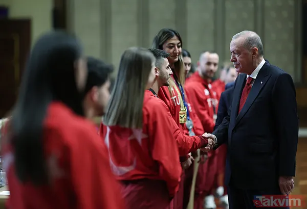 Başkan Erdoğan kabul etti! Başarılı sporcular Cumhurbaşkanlığı Külliyesi'nde - 5