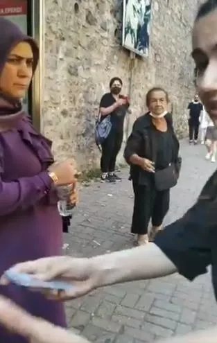 Ortaköy'de başörtülü kadınlara çirkin saldırı! "Kenar mahallenin karıları, pislikler, ben Ortaköy'de oturuyorum"-4
