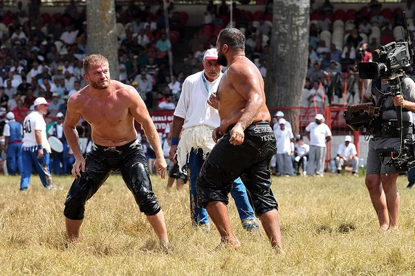 660-tarihi-kirkpinar-yagli-guresleri-bu-yil-yapilacak-mi-karar-cikti-1621583636398.jpg 660. Tarihi Kırkpınar Yağlı Güreşleri bu yıl yapılacak mı? Karar çıktı-5