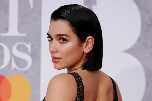 Filistinli Bella-Gidi Hadid kardeşler ile Dua Lipa İsrail'i protesto etti! New York Times gazetesi de skandala imza attı-2