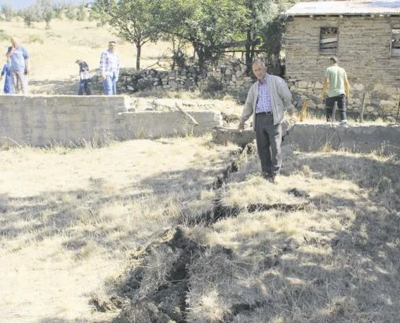 Yol ortadan ikiye ayrıldı