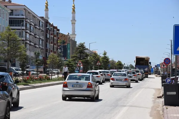 konya-ankara-yolunda-bayram-yogunlugu-artiyor-1687604538851.jpeg