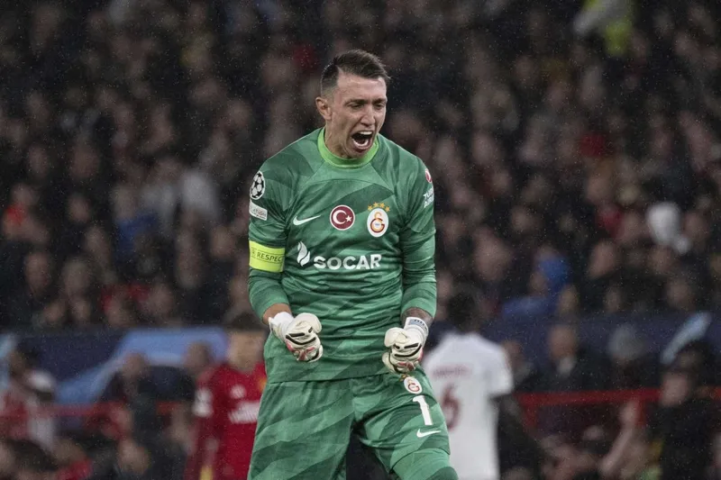 fernando-musleradan-galatasaray-ve-turkiye-aciklamasi-bir-gun-donecegim-1774277298161.jpg Fernando Muslera'dan Galatasaray ve Türkiye açıklaması! "Bir gün döneceğim"-2