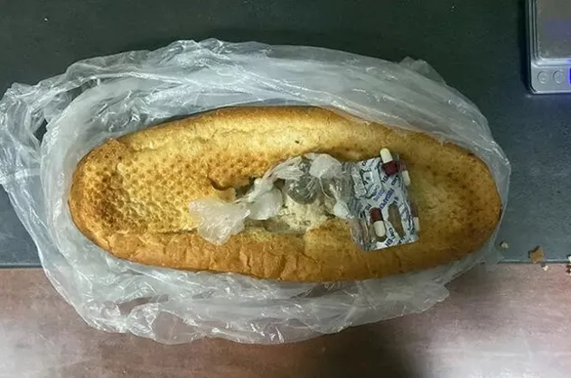 Adana'da uyuşturucu operasyonu! Ekmeğin içine gizlemişler