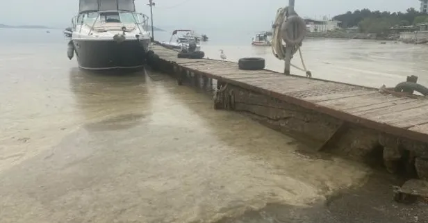 Marmara'da korkutan görüntü! Caddebostan ve Fenerbahçe sahillerini sardı