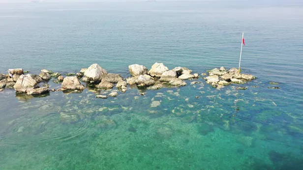 saskinlik-yaratti-tuzlada-sular-cekilince-ortaya-cikti-1616935534880.jpg Tuzla'da 2 bin yıllık tarih! Sular çekilince gün yüzüne çıktı!-4