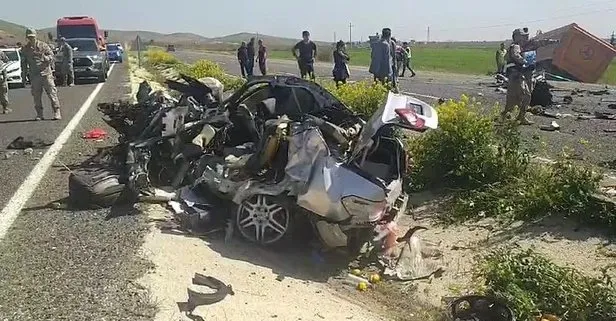 Şanlıurfa’da katliam gibi kaza! Otomobil ile kamyon çarpıştı bir aile yok oldu: 2’si çocuk 4 ölü