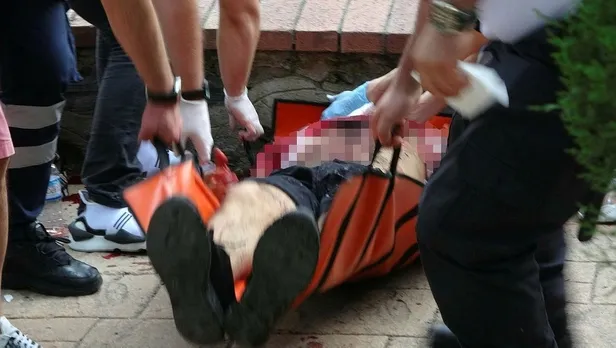 Maçka Parkı'nda 'laf atma' tartışması kanlı bitti: Kırık bira şişesiyle boğazı kesildi-2